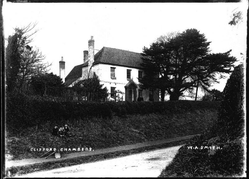 File:May bank on chipping campden road-small.jpg